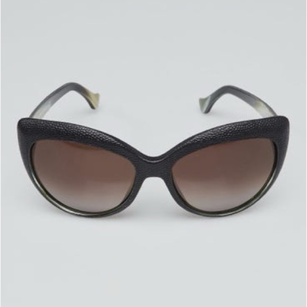 🕶️ Balenciaga Black Pebbled Acetate Cat Eye Sunglasses 🕶️